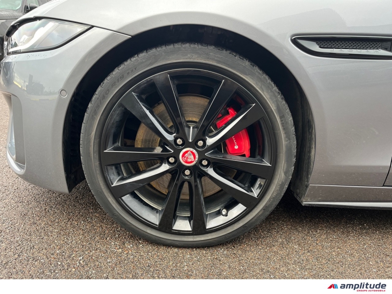 JAGUAR XE D200 MHEV R-Dynamic Black BVA8
