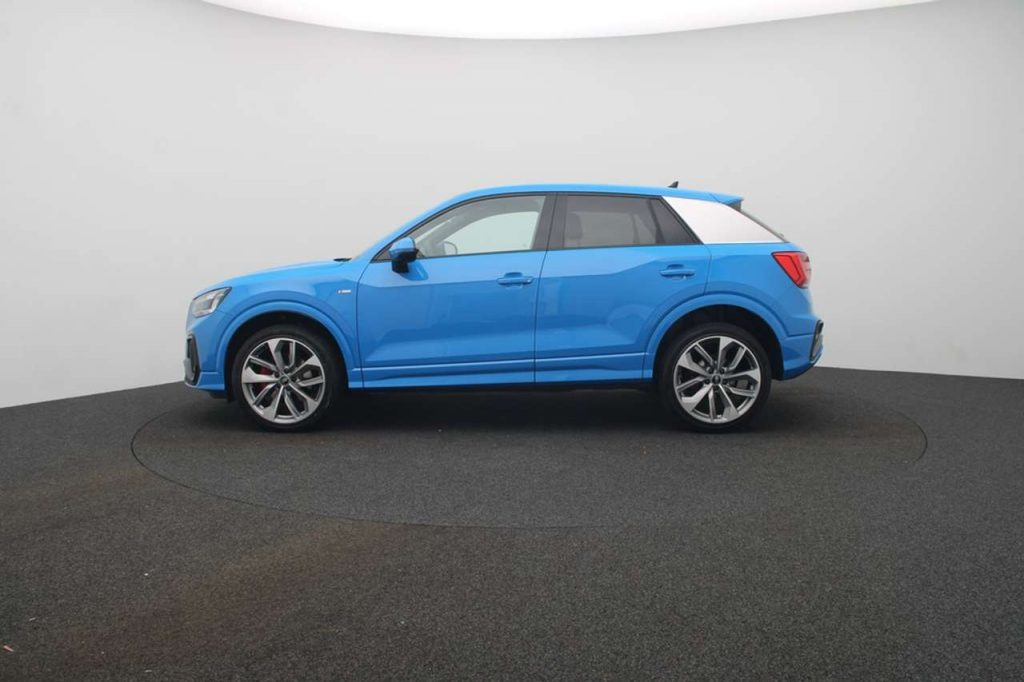 Audi Q2 35 TDI quattro S line Matrix Navi AHK Pano