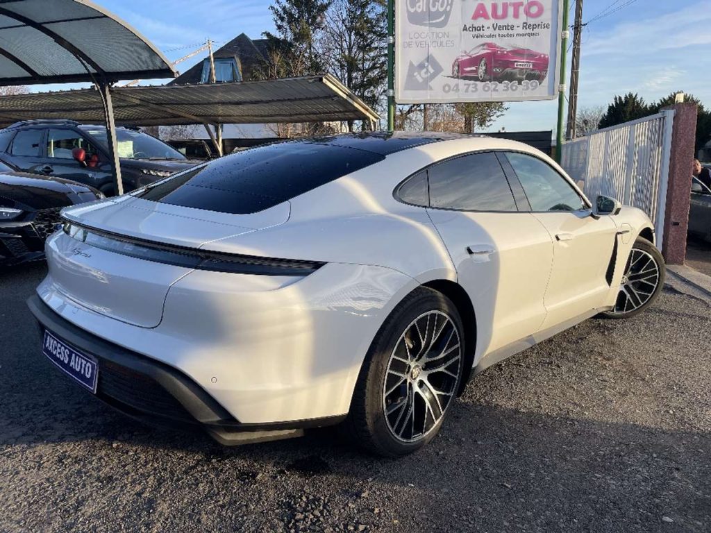 Porsche Taycan performance plus