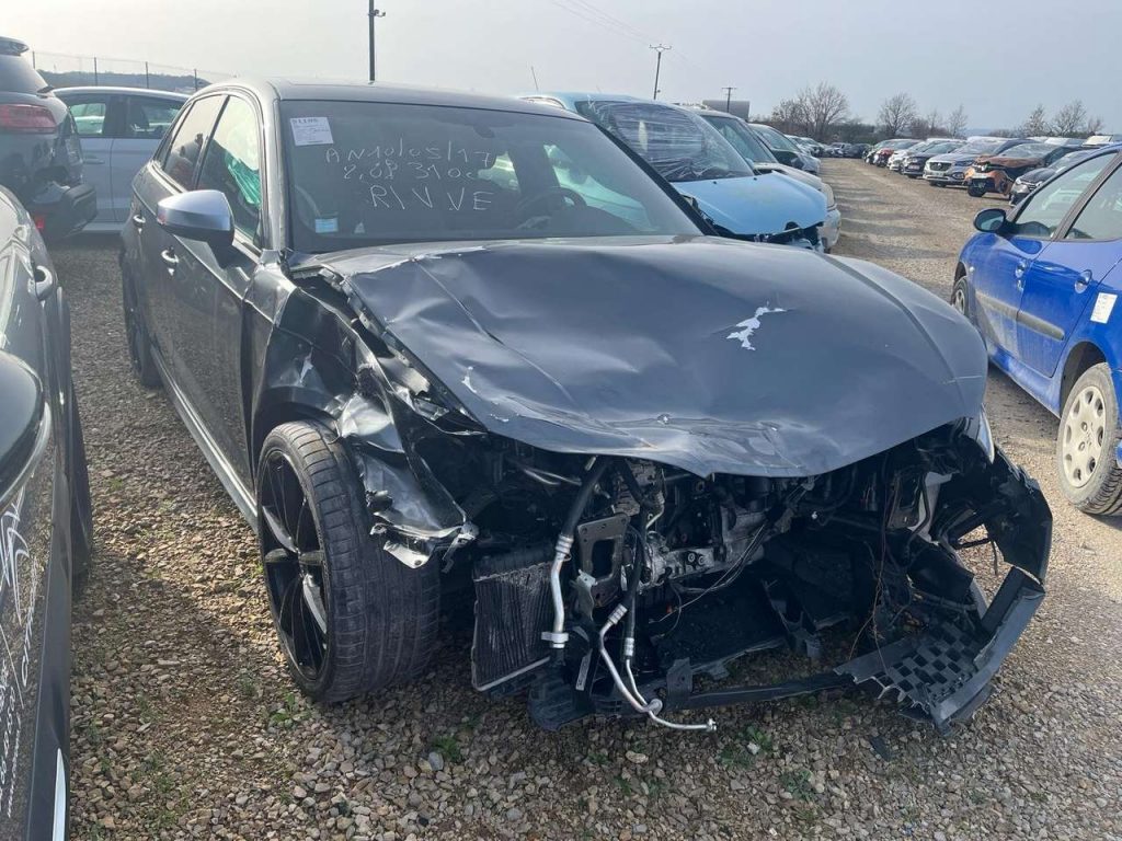 Audi S3 Quattro 2.0 TFSi 310 / EM045