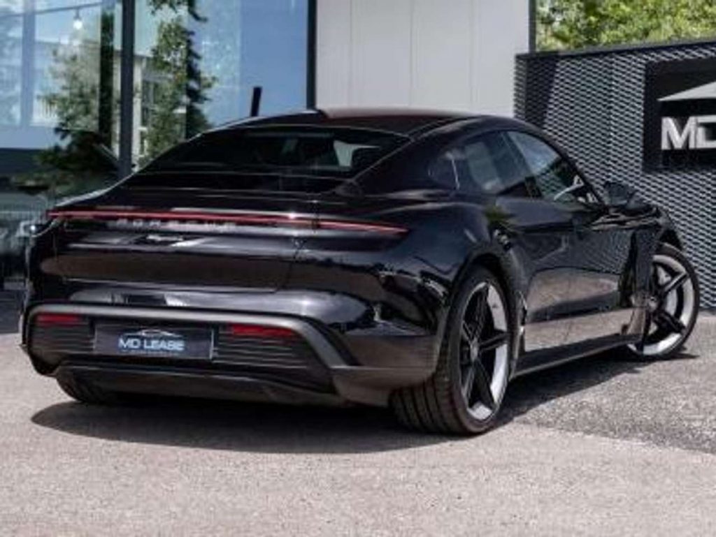 Porsche Taycan 571 ch 4S avec batterie performance plus