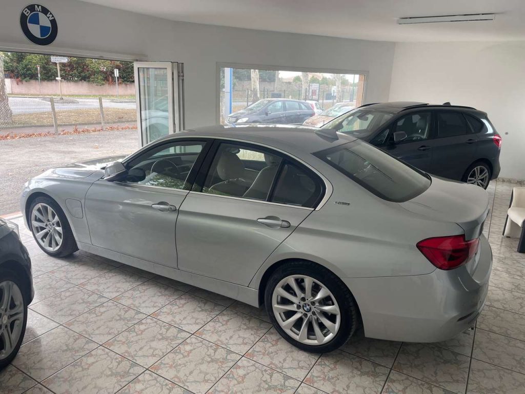 BMW 330 330e 252 ch Luxury A