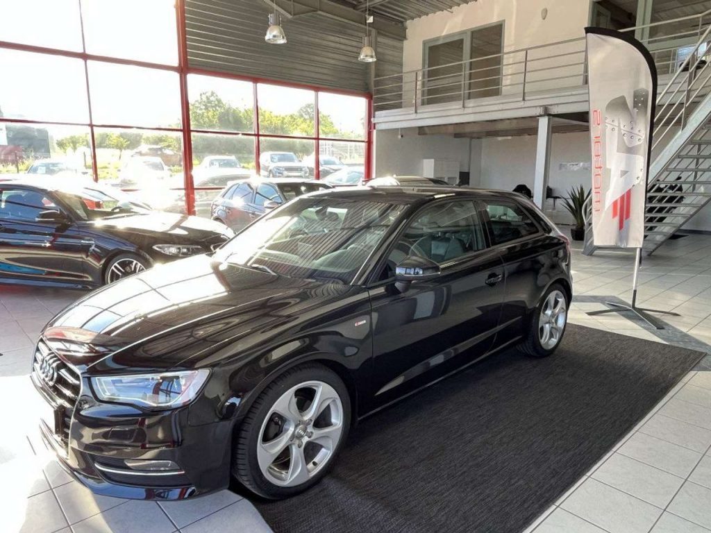 Audi A3 1,6 TDI 110 S-LINE GPS REGULATEUR BI-XENON FULL S-