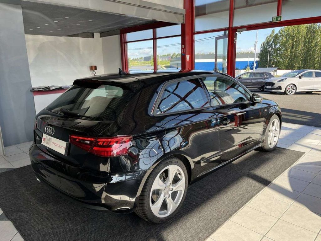 Audi A3 1,6 TDI 110 S-LINE GPS REGULATEUR BI-XENON FULL S-
