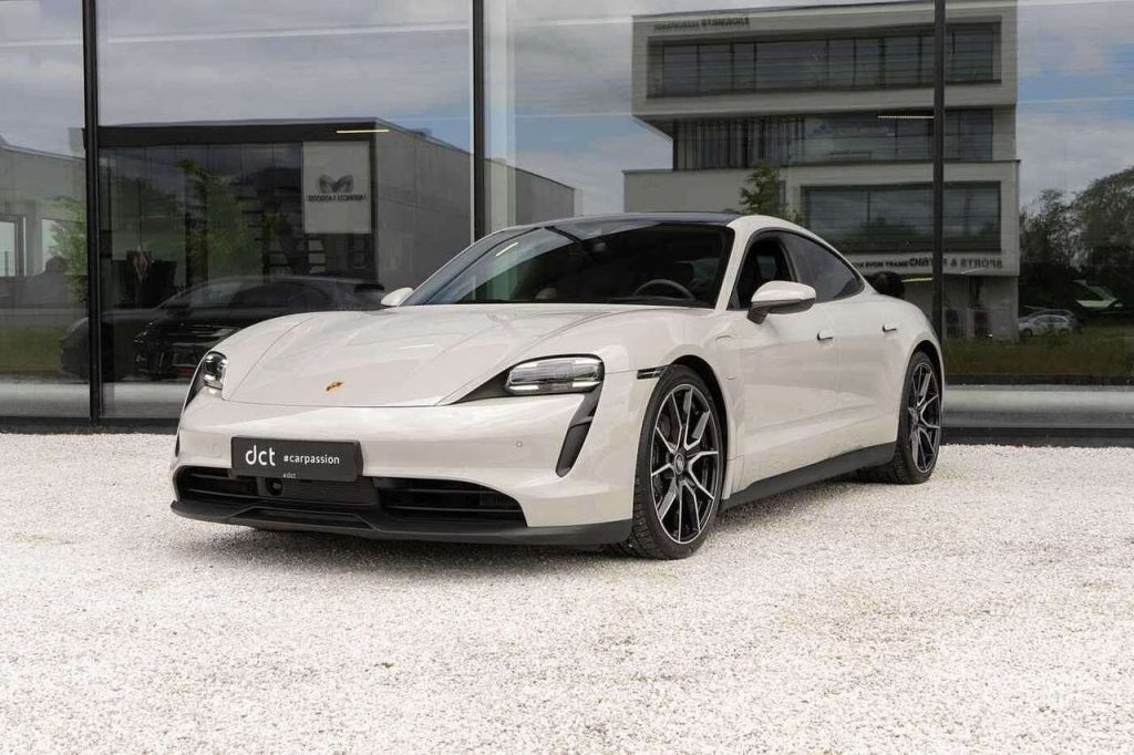 Porsche Taycan PerfBatt Airsusp 21\u0027Alu BOSE 22KW SportChrono