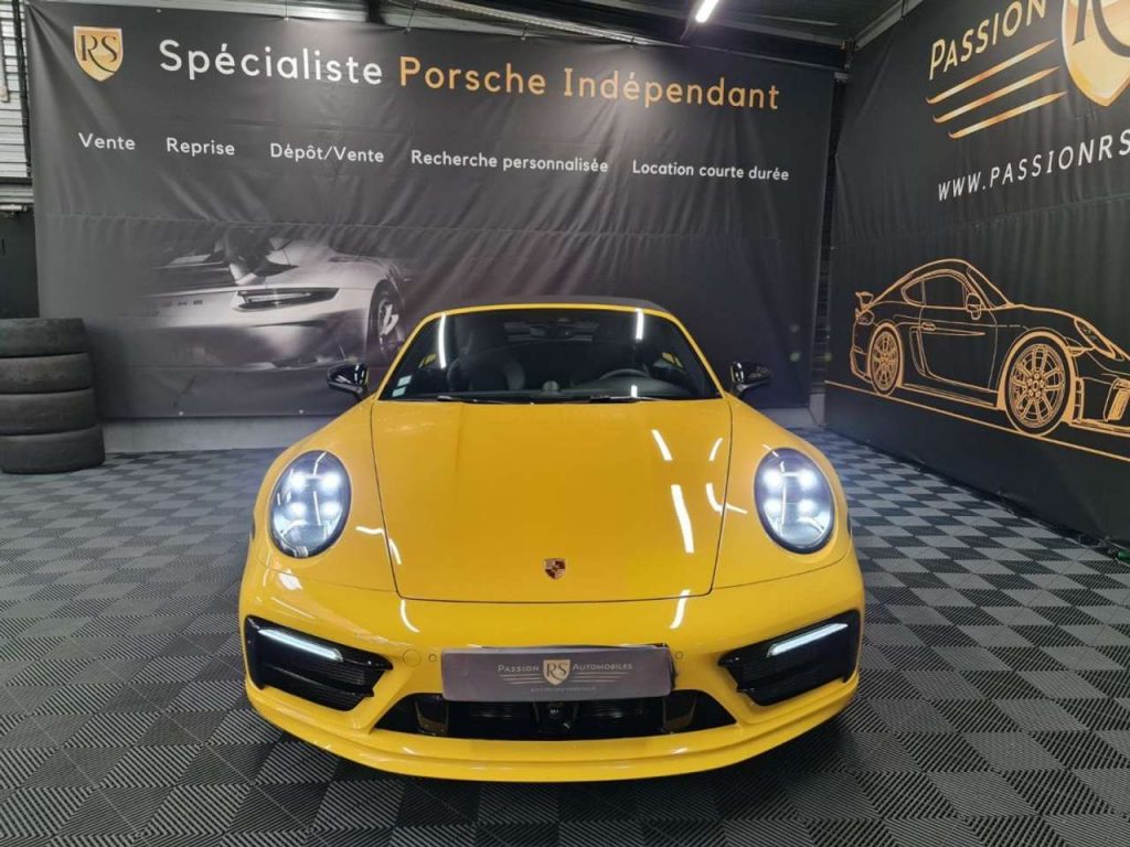 Porsche 992 PORSCHE 992 CARRERA 4S CABRIOLET JAUNE RACING – ÉC