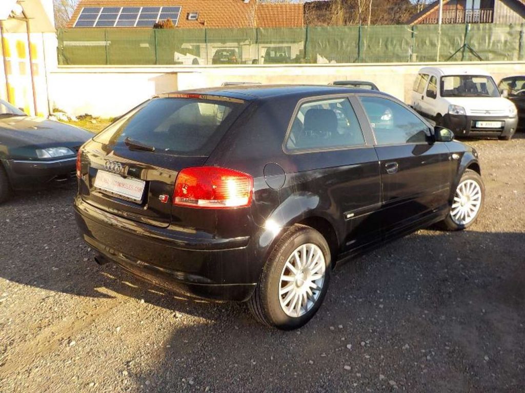 Audi A3 1.6 102CH 3P