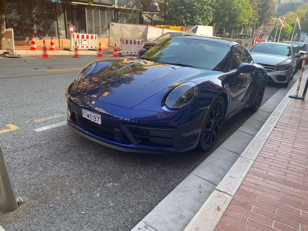 Porsche 911 992 Carrera 4 GTS