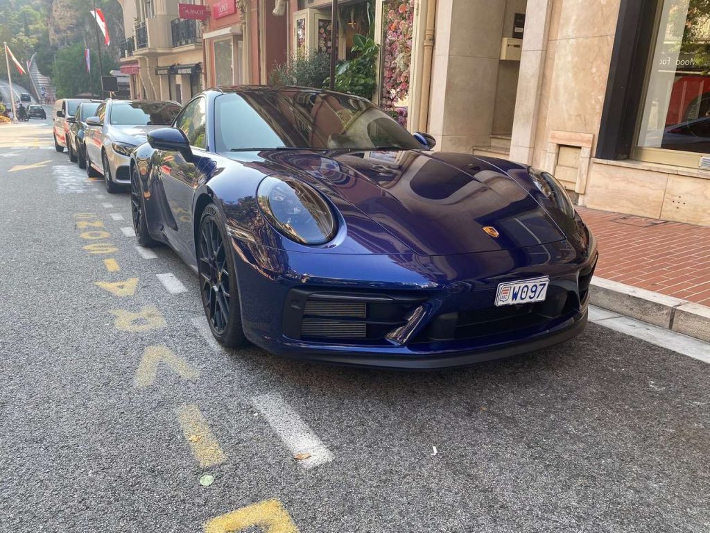 Porsche 911 992 Carrera 4 GTS
