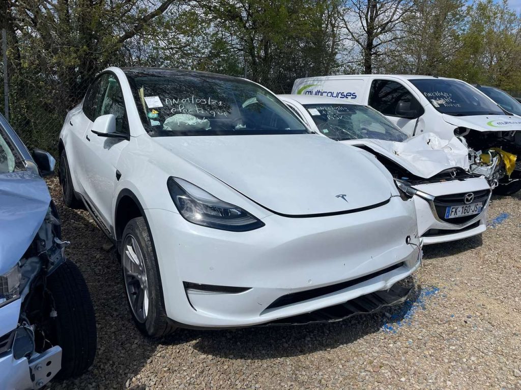 Tesla Model%20Y 350 AWD Long Range / GB905