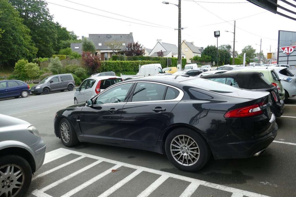 Jaguar XF 2.7D BI-TURBO LUXE / XF I / PH1
