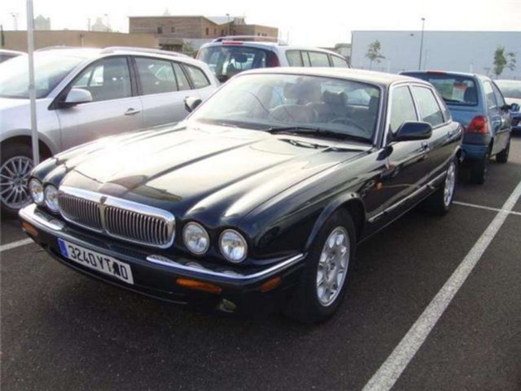Jaguar XJ8 4.0 V8 PACK CLASSIQUE BA