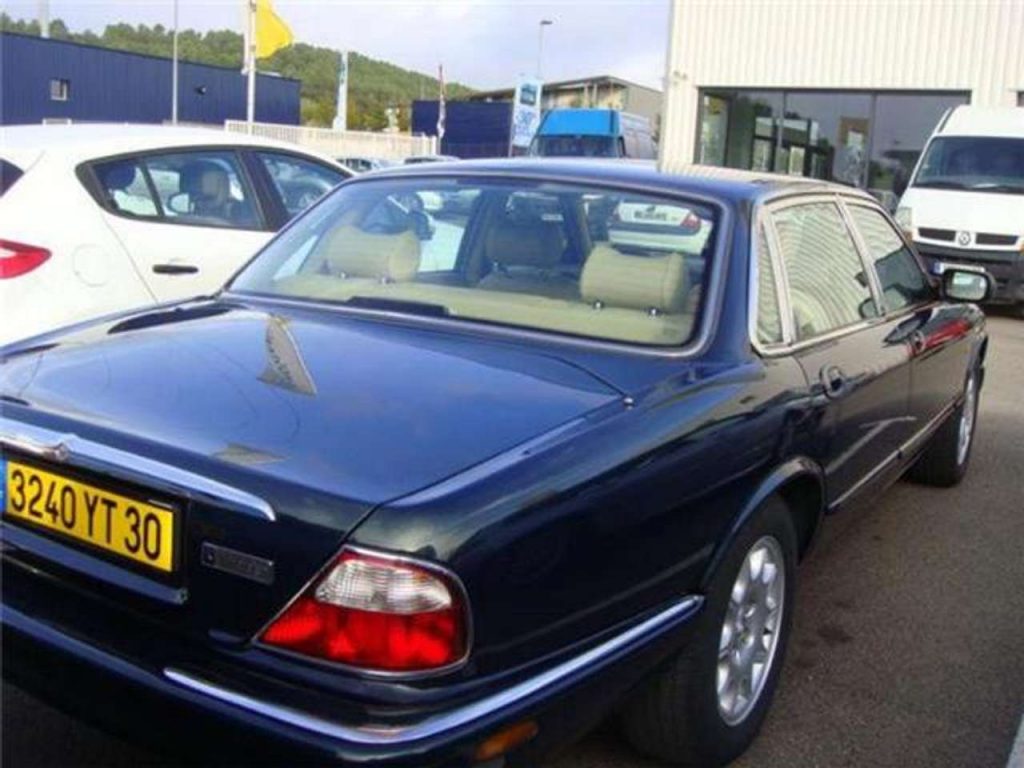 Jaguar XJ8 4.0 V8 PACK CLASSIQUE BA