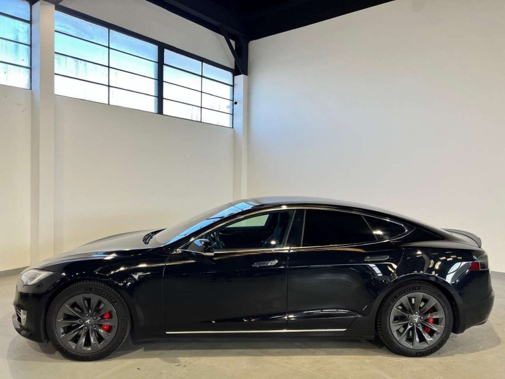 Tesla Model%20S P100D PERFORMANCE LUDICROUS