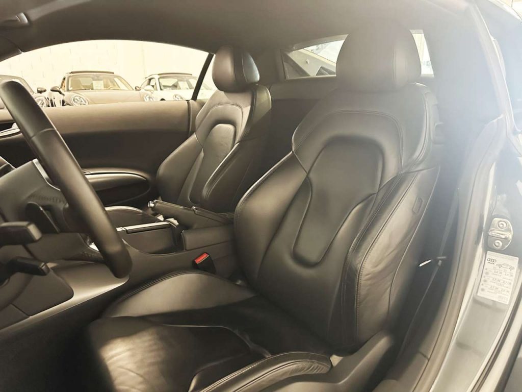 Audi R8 V8 4.2 FSI 420 Quattro R-Tronic