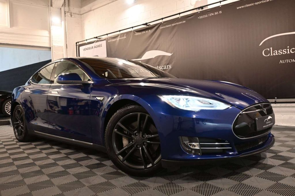 Tesla Model%20S 85d DUAL MOTOR / 4X4 / AUTOPILOT / DISTRONIC