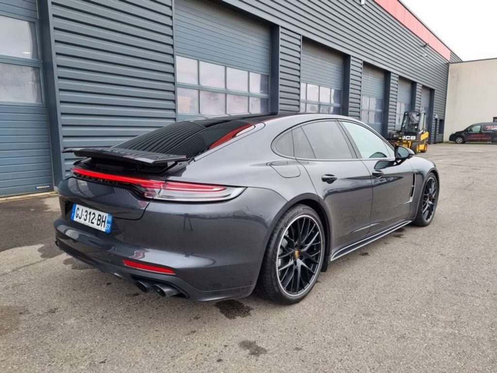 Porsche Panamera 4 E-HYBRID PLATINUM EDITION