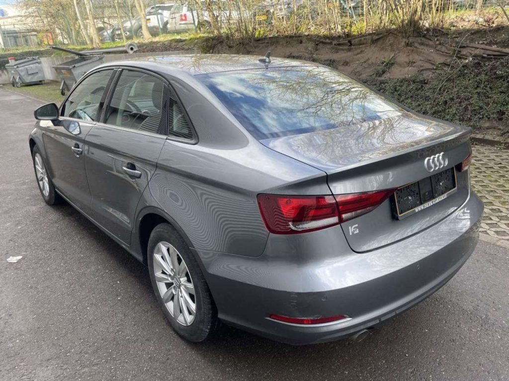 Audi A3 1.6 Limousine DIESEL 110
